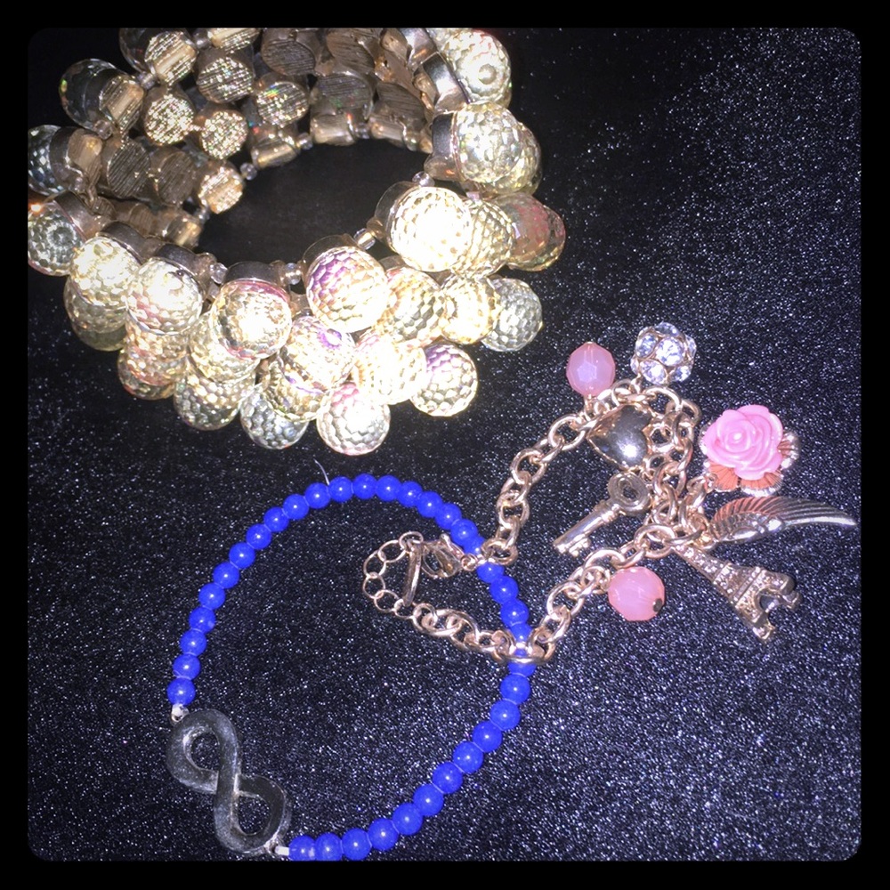 Glass globe bracelet with 2 bonus pieces
